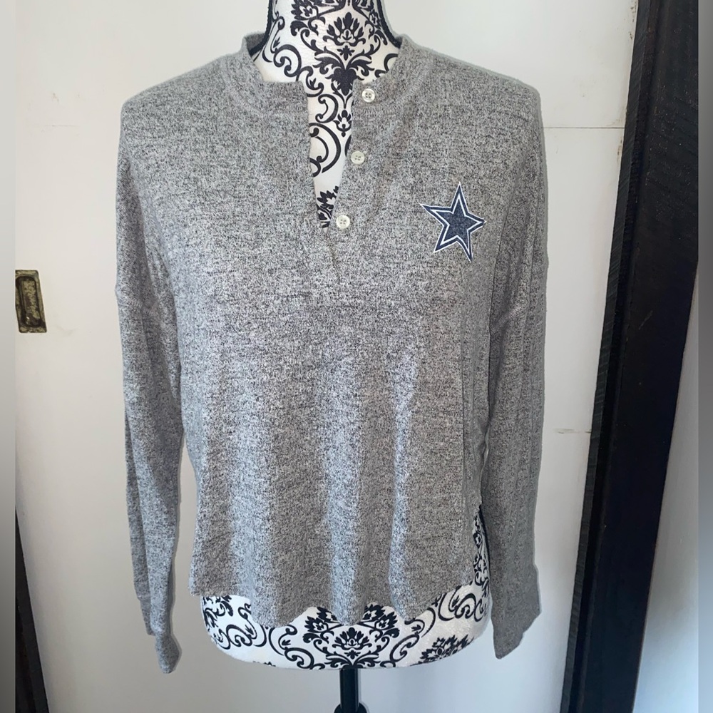 Tailgate Size XS Light Grey Long Sleeve Button Collar Dallas Cowboy Shirt
